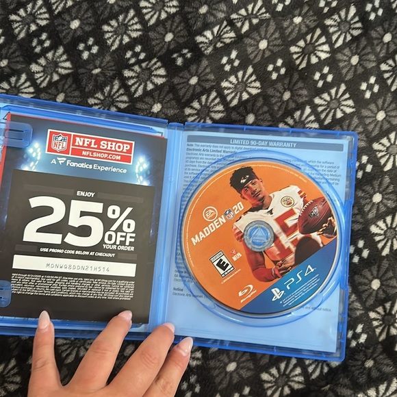 PS4 Madden 20 - Picture 3 of 4